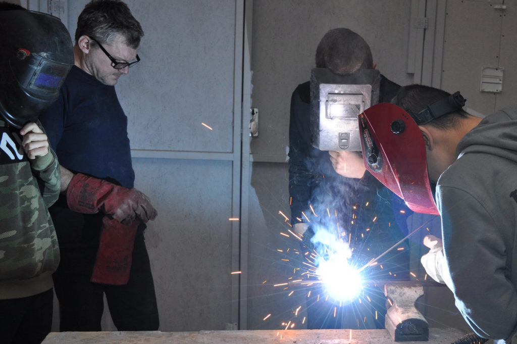 Pan Zbyszek z uczniami, fot. Małgorzata Brus